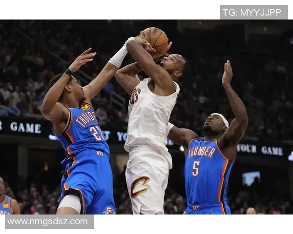 仍需加把劲！半场莫布里11分4板，阿伦10分5板2助