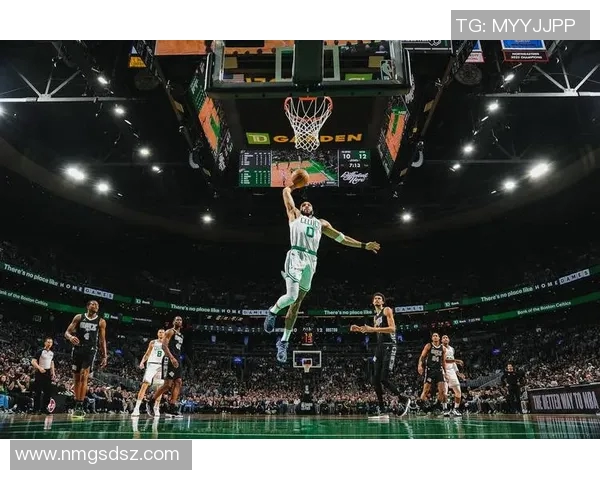 文班22分钟轰下27+10+4帽，马刺近15战豪取14胜